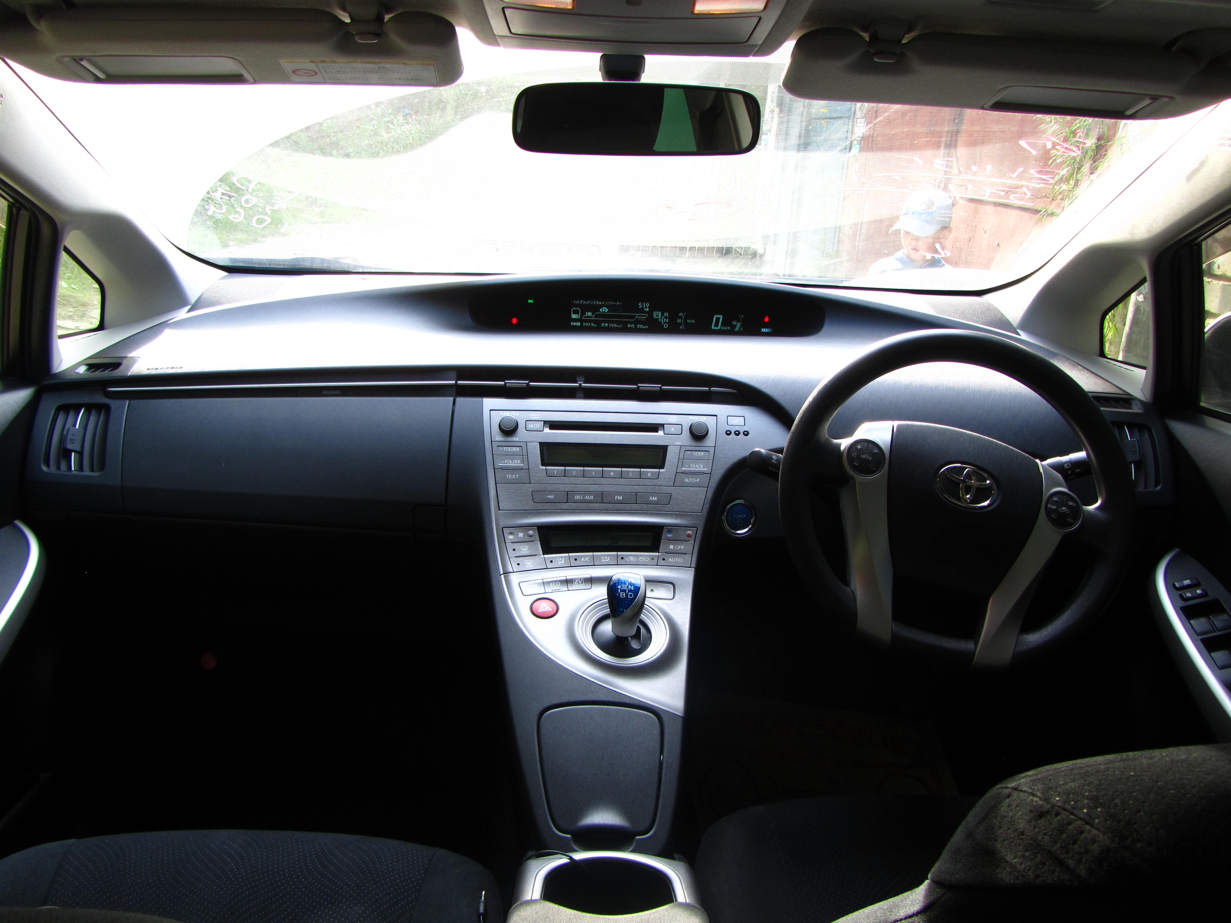 Фото Toyota Prius 2012 года выпуска